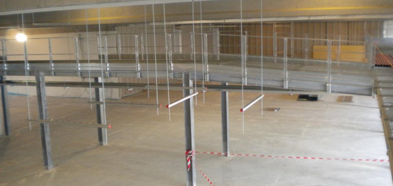 Loft-frame for white chambers maintenance